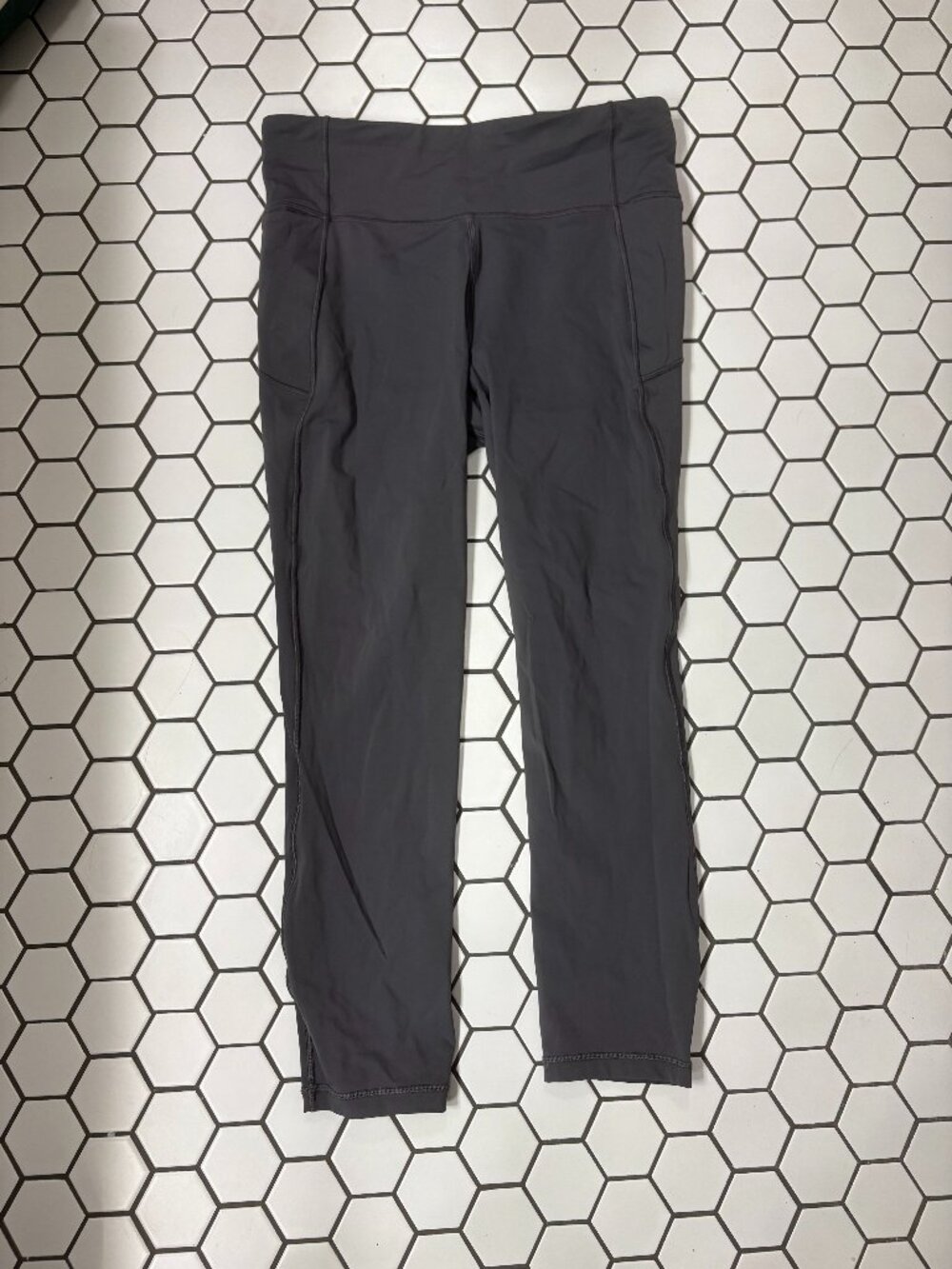 Lululemon Final Lap Crop 23” Leggings Dark Carbon Size 8